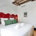 Paris Home Collection Serviced Apartments In Notre Dame - Rue Savoie